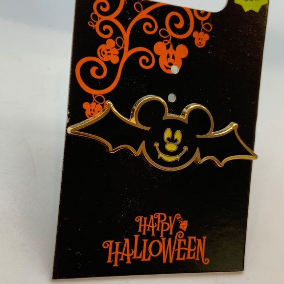 Disney Walt Disney World Mickey Mouse Halloween Vampire Bat Collectible Pin - Picture 3 of 7